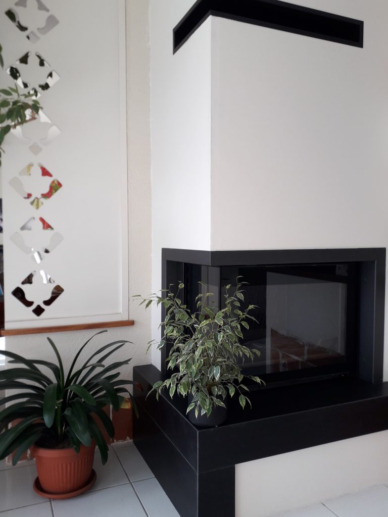 Installation d'un foyer à bois EUROPA 7 Vitre latérale à gauche Seguin avec une cheminée Angara par l'entreprise Desobeaux de Largeasse